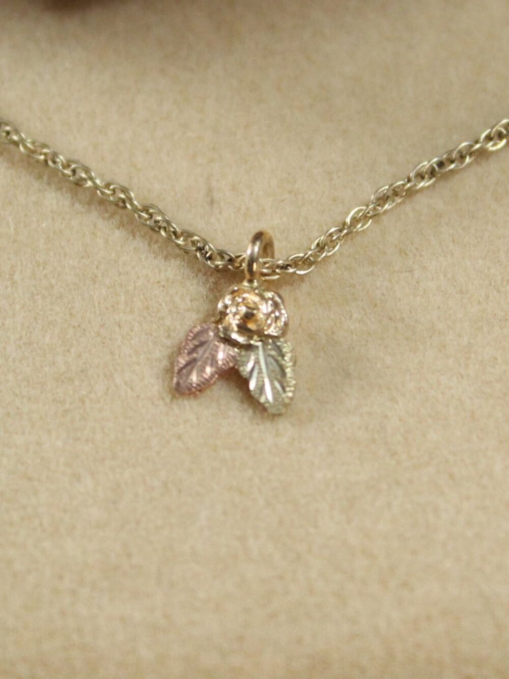 Vintage Black Hills Gold Tri-Leaf and Rose Pendant Necklace 10&14 KG.